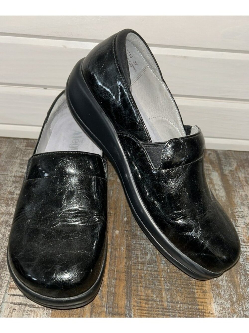 Alegria Sz 37 (US 7 - 7.5) Keli Mantle Patent Leather Clogs Black Shoes EUC